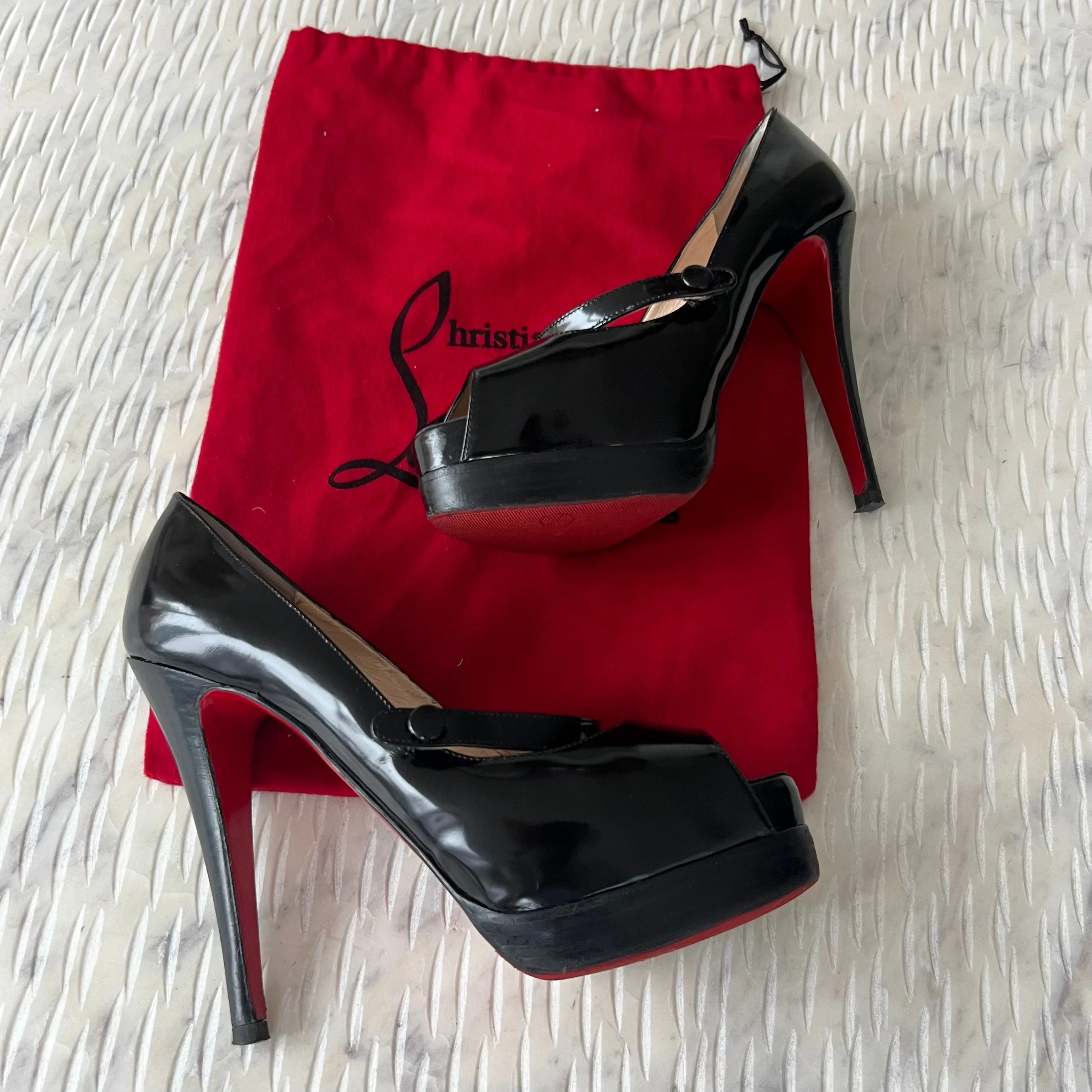 CHRISTIAN LOUBOUTIN
Black No Barre 130mm Patent Platform
Mary Jane Peep Toe Pumps