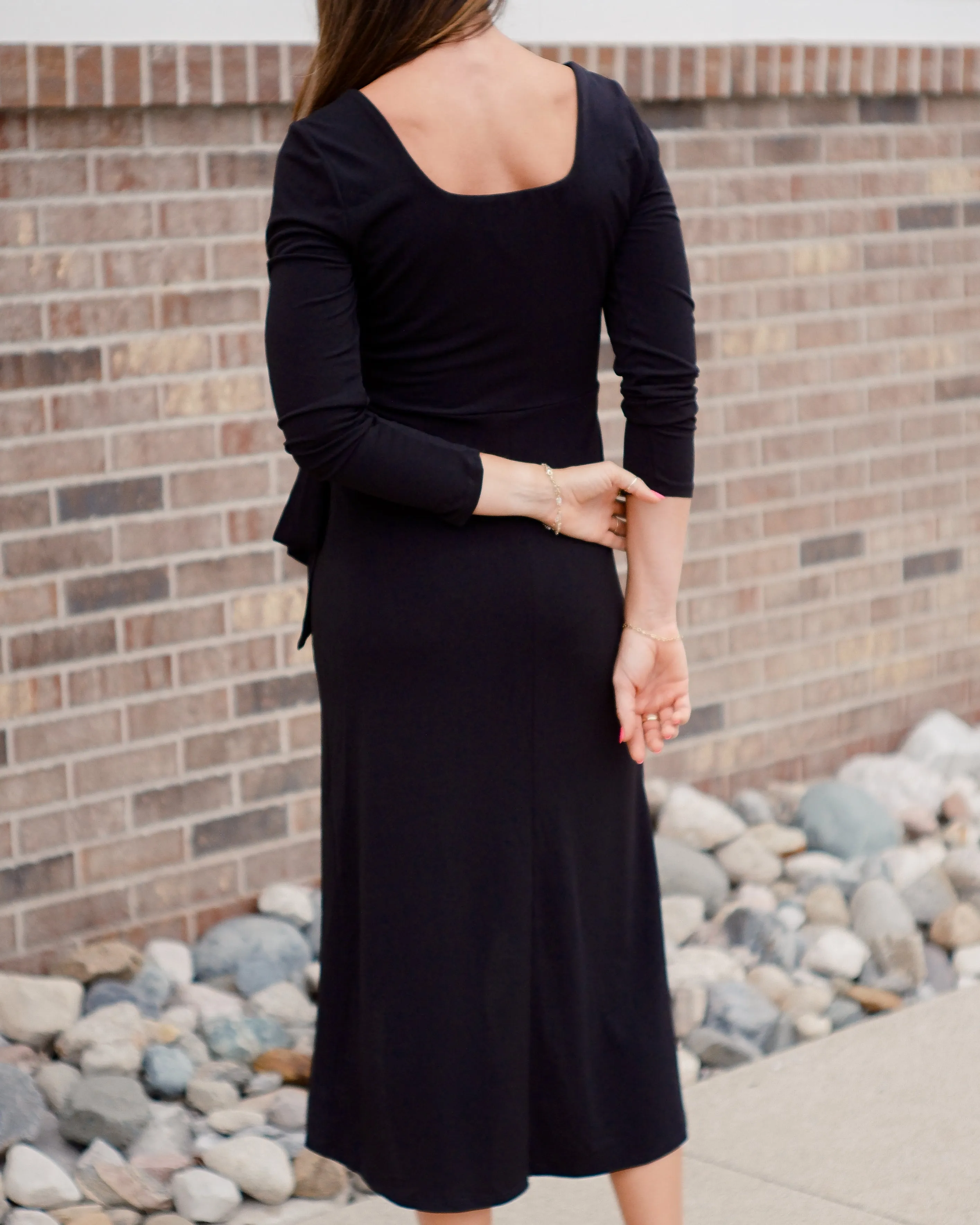 Mia's Chic Wrap Midi Dress