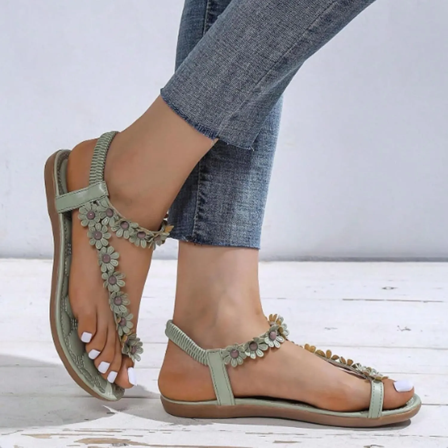 Women's Flat Sandals Dressy Summer Comfortable Flip Flops Elegant Flower Decor Thong Sandals Ladies Cute Summer Beach Shoes Adjustable Back Ankle Strap Casual Summer Shoes